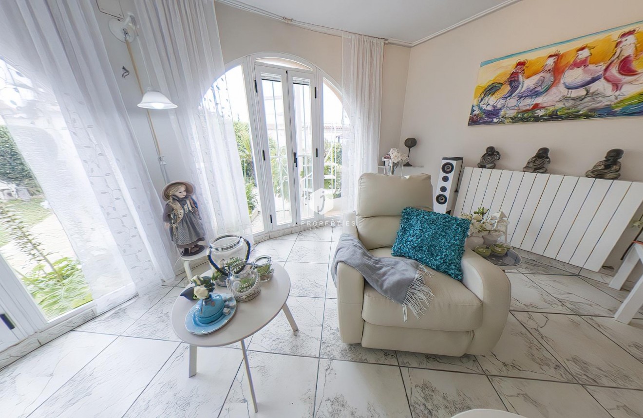 Resale - Villa -
Torrevieja - Costa Blanca