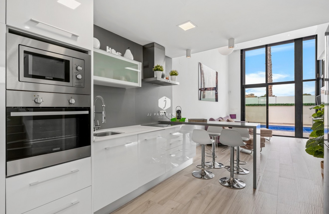 Resale - Villa -
Orihuela Costa - Cabo Roig