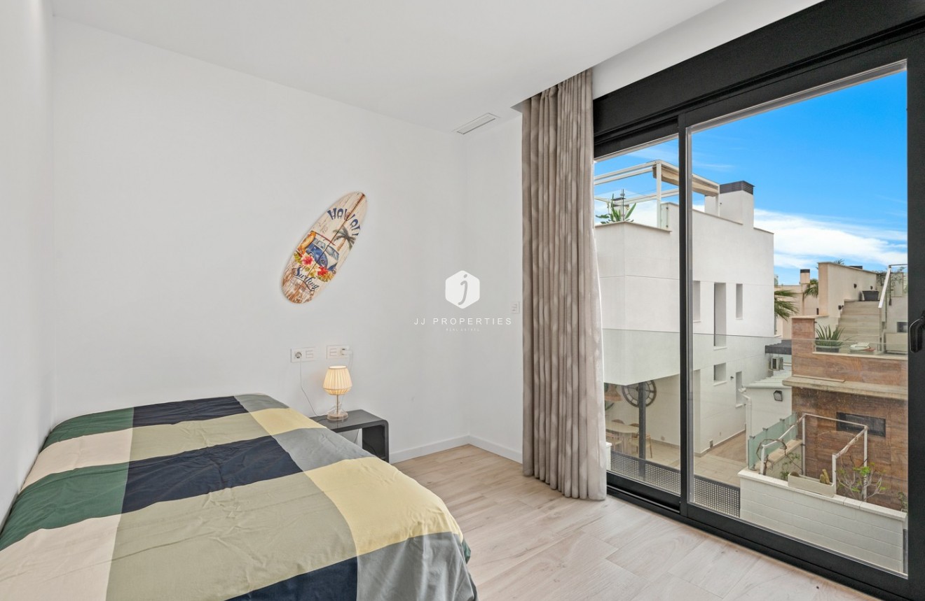 Resale - Villa -
Orihuela Costa - Cabo Roig