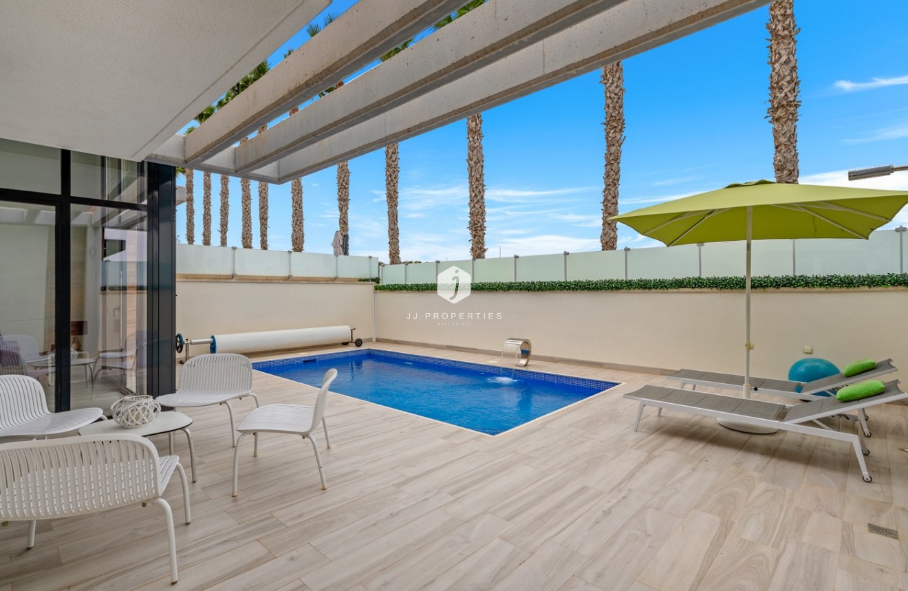 Resale - Villa -
Orihuela Costa - Cabo Roig