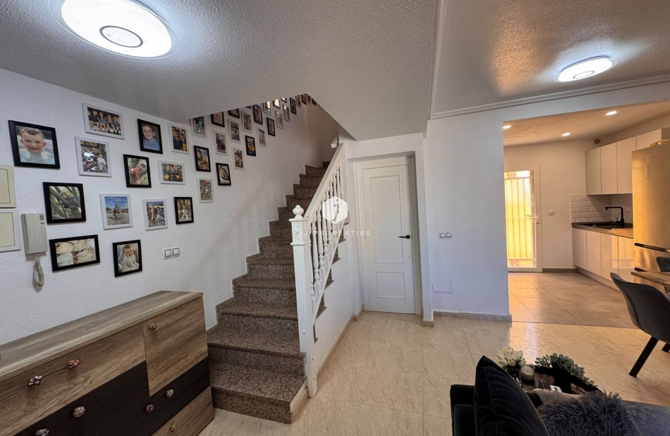 Resale - Chalet -
Campoamor - Costa Blanca