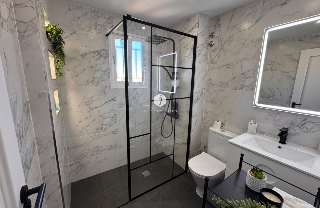 Resale - Chalet -
Campoamor - Costa Blanca
