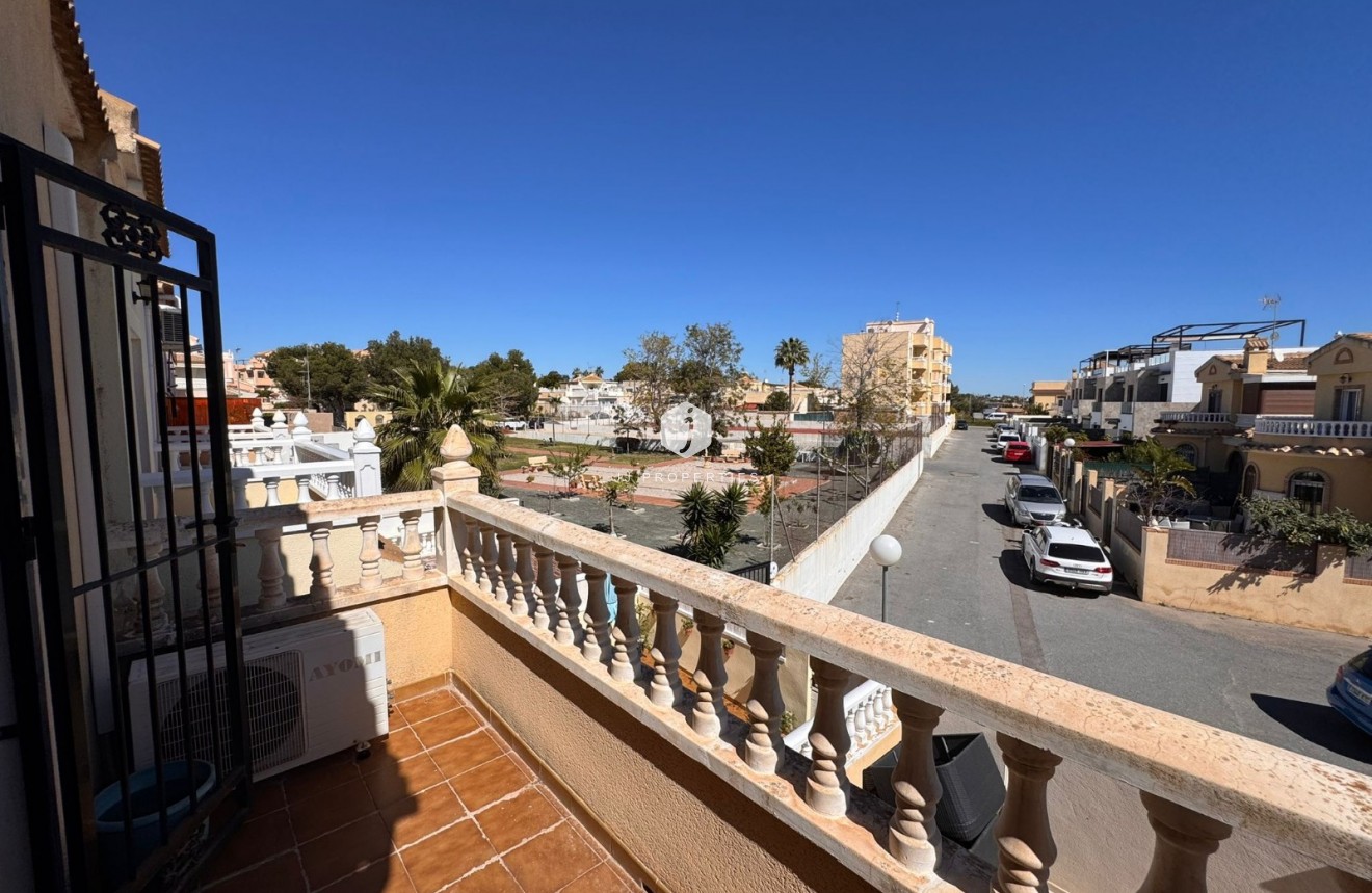 Resale - Chalet -
Campoamor - Costa Blanca