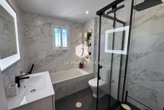 Resale - Chalet -
Campoamor - Costa Blanca