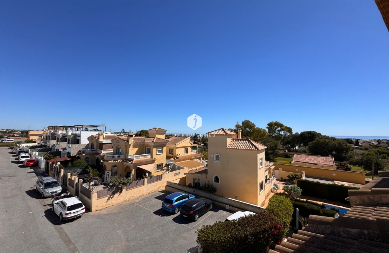 Resale - Chalet -
Campoamor - Costa Blanca