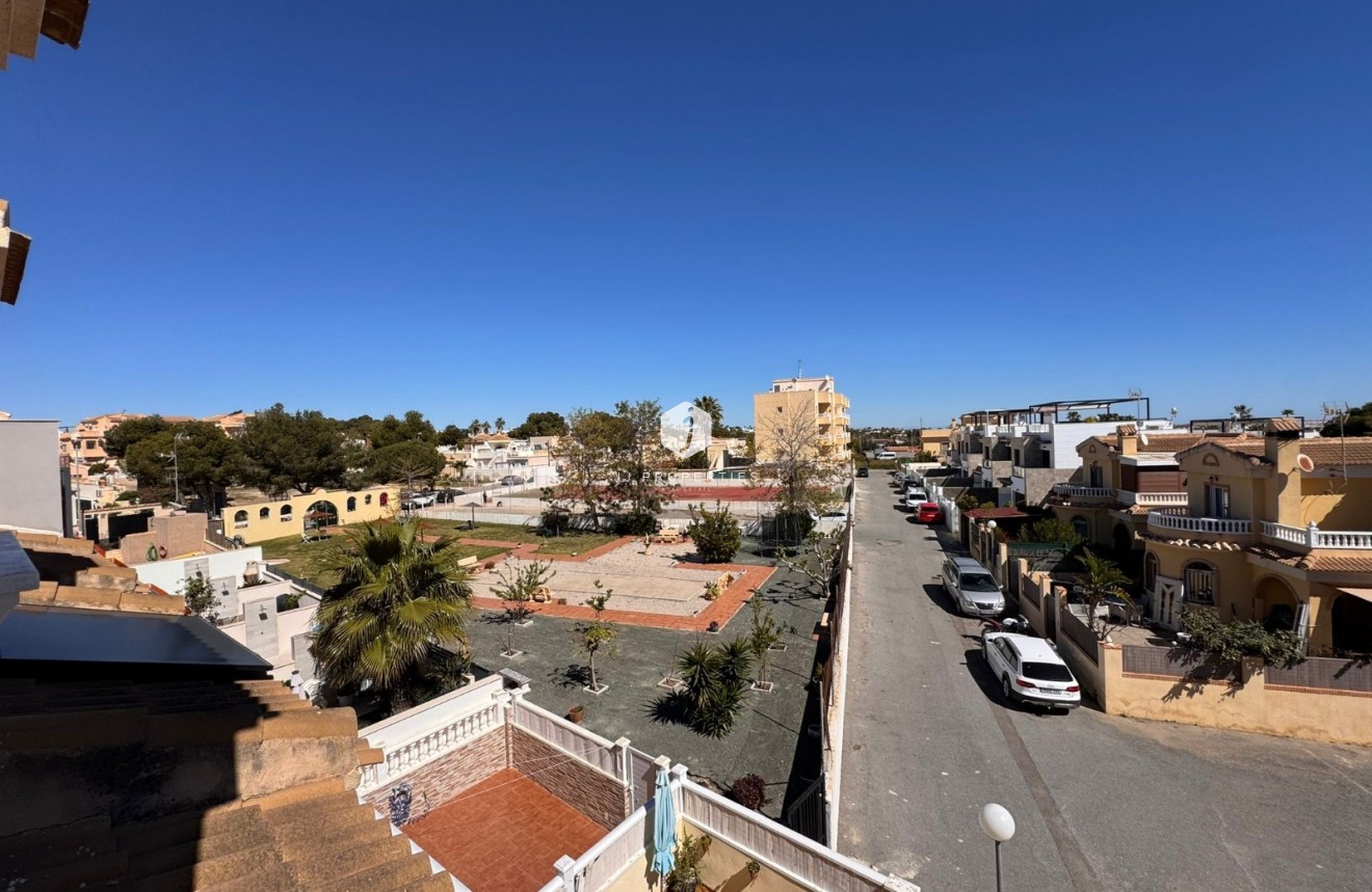 Resale - Chalet -
Campoamor - Costa Blanca