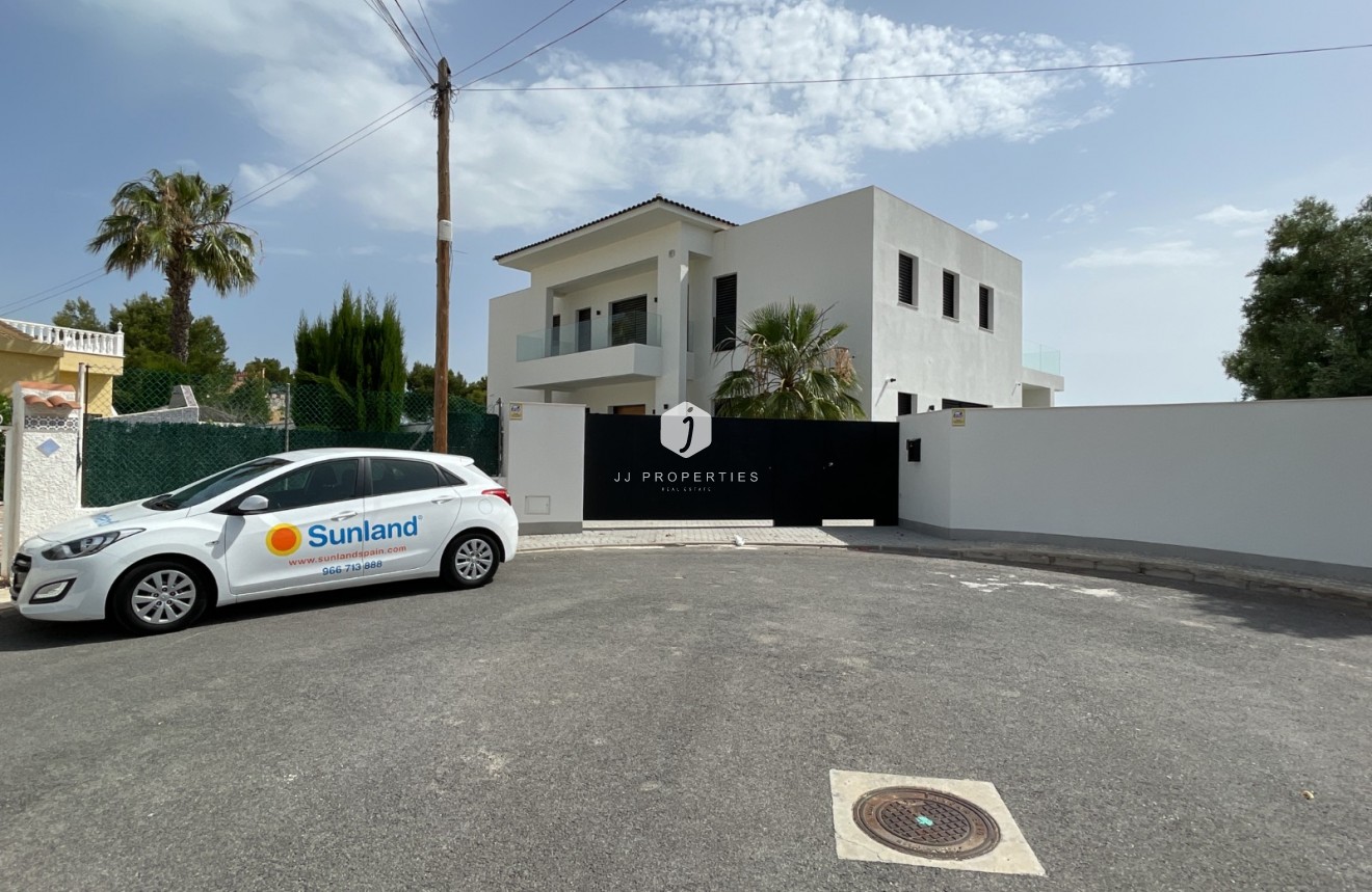 Resale - Villa -
Ciudad Quesada - Costa Blanca