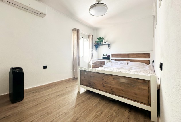 Aus zweiter Hand - Bungalow -
Orihuela Costa - Costa Blanca