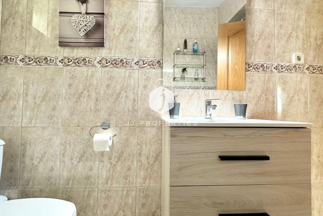 Tweedehands - Appartement / flat -
Torrevieja - Estacion de autobuses
