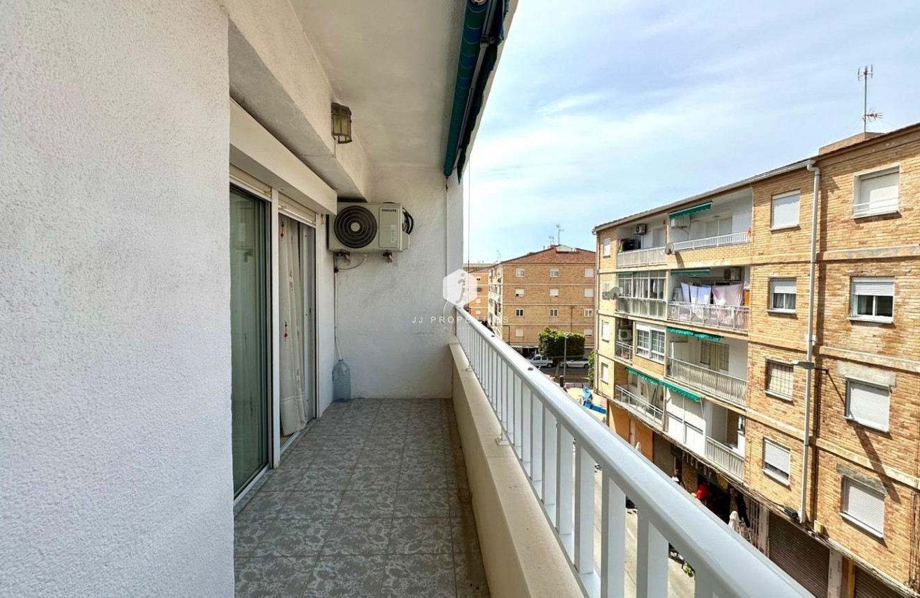 Tweedehands - Appartement / flat -
Torrevieja - Estacion de autobuses