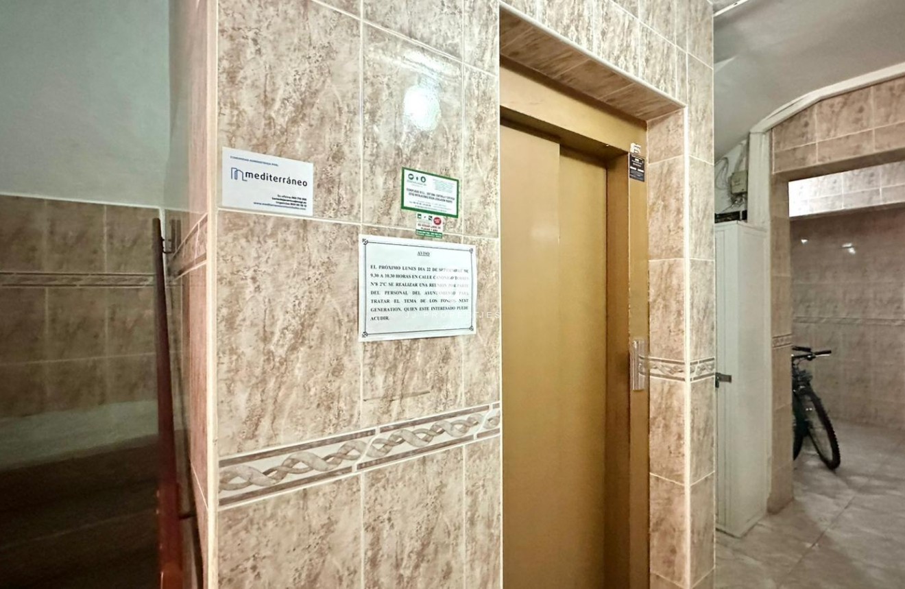 Tweedehands - Appartement / flat -
Torrevieja - Estacion de autobuses