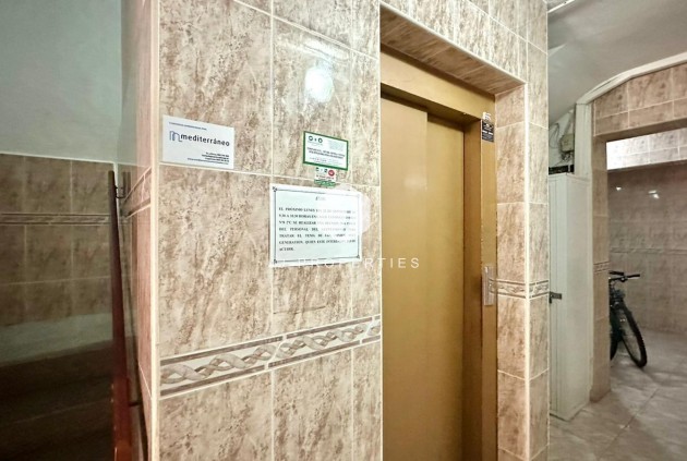Tweedehands - Appartement / flat -
Torrevieja - Estacion de autobuses