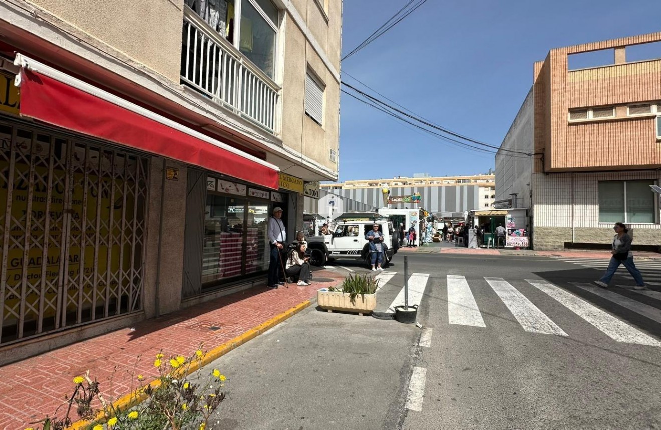 Tweedehands - Appartement / flat -
Torrevieja - Estacion de autobuses