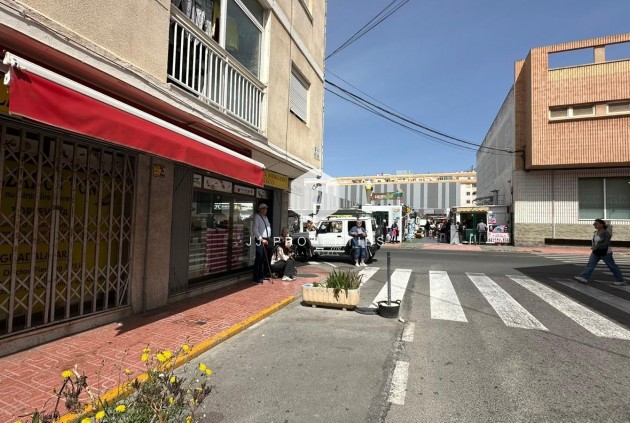 Tweedehands - Appartement / flat -
Torrevieja - Estacion de autobuses