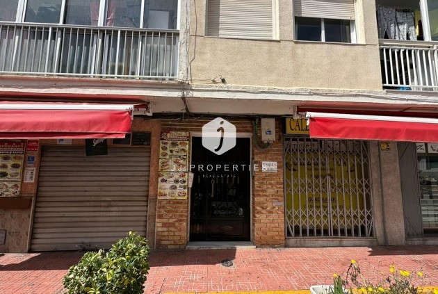 Tweedehands - Appartement / flat -
Torrevieja - Estacion de autobuses