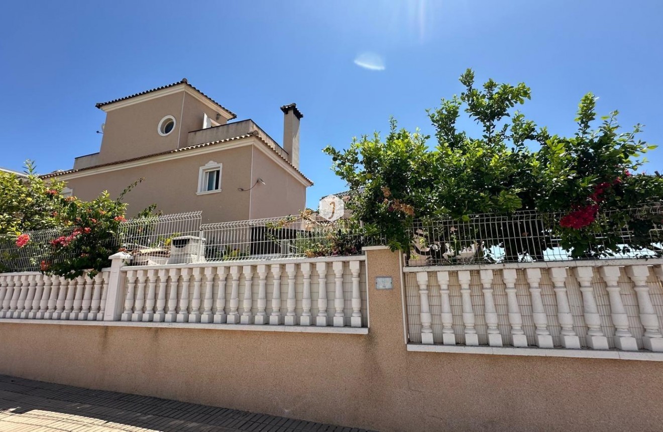 Resale - Villa -
Orihuela Costa - La Regia