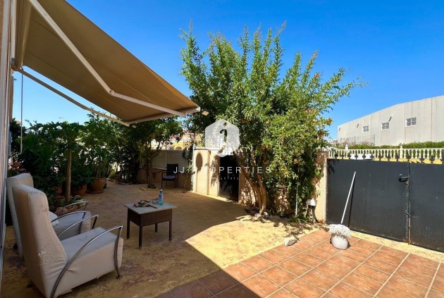 Resale - Villa -
Orihuela Costa - La Regia