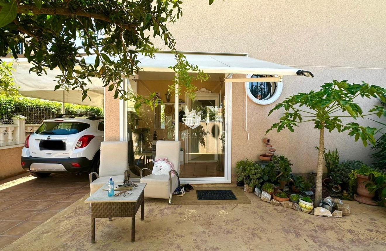 Resale - Villa -
Orihuela Costa - La Regia