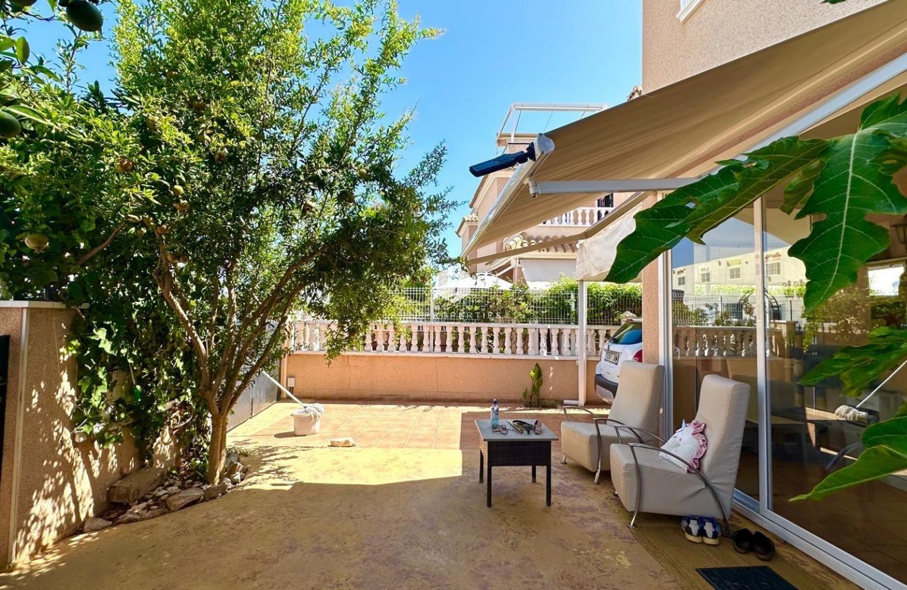 Resale - Villa -
Orihuela Costa - La Regia