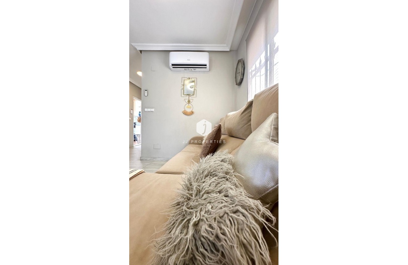Resale - Villa -
Orihuela Costa - La Regia
