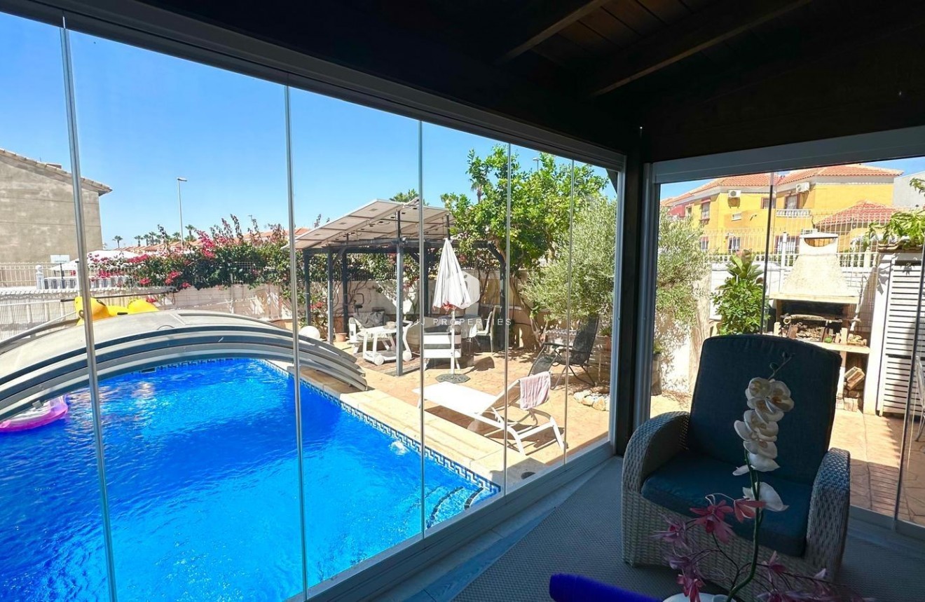 Resale - Villa -
Orihuela Costa - La Regia