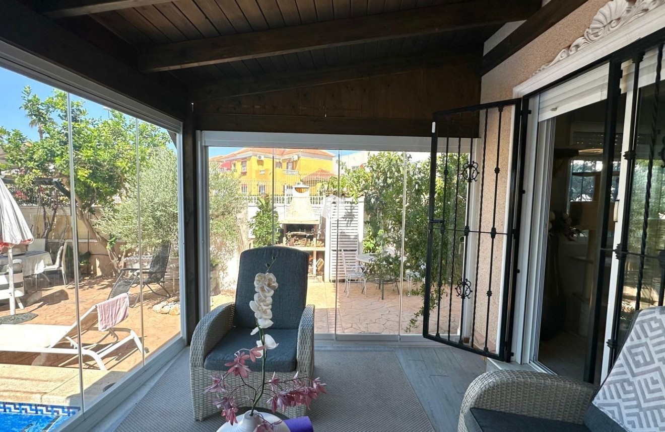 Resale - Villa -
Orihuela Costa - La Regia