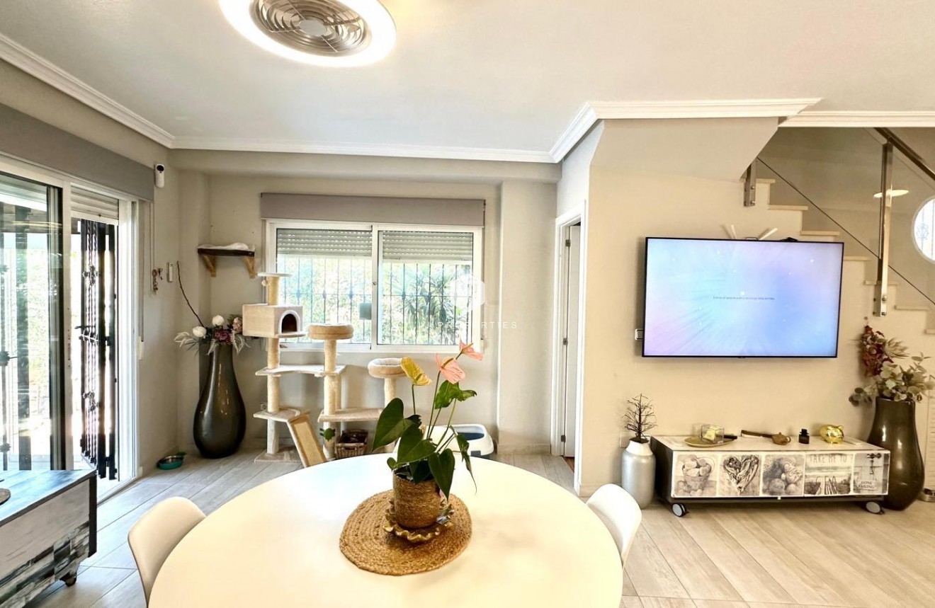 Resale - Villa -
Orihuela Costa - La Regia