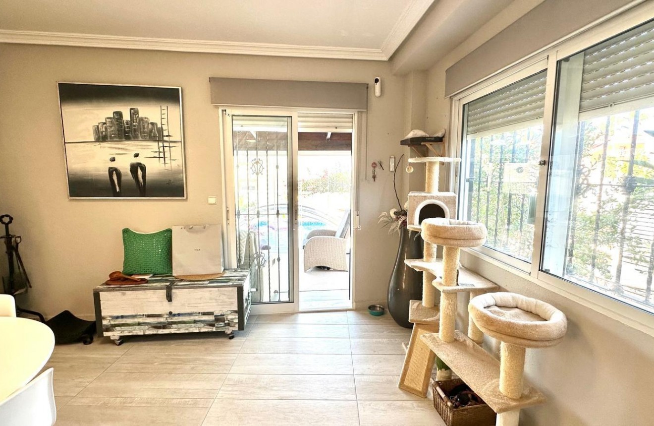 Resale - Villa -
Orihuela Costa - La Regia