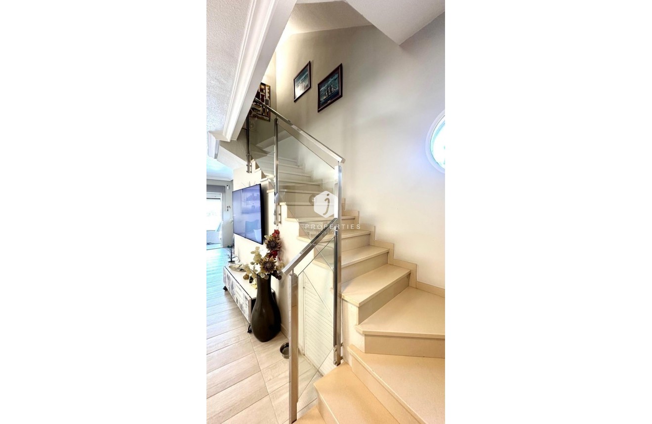 Resale - Villa -
Orihuela Costa - La Regia