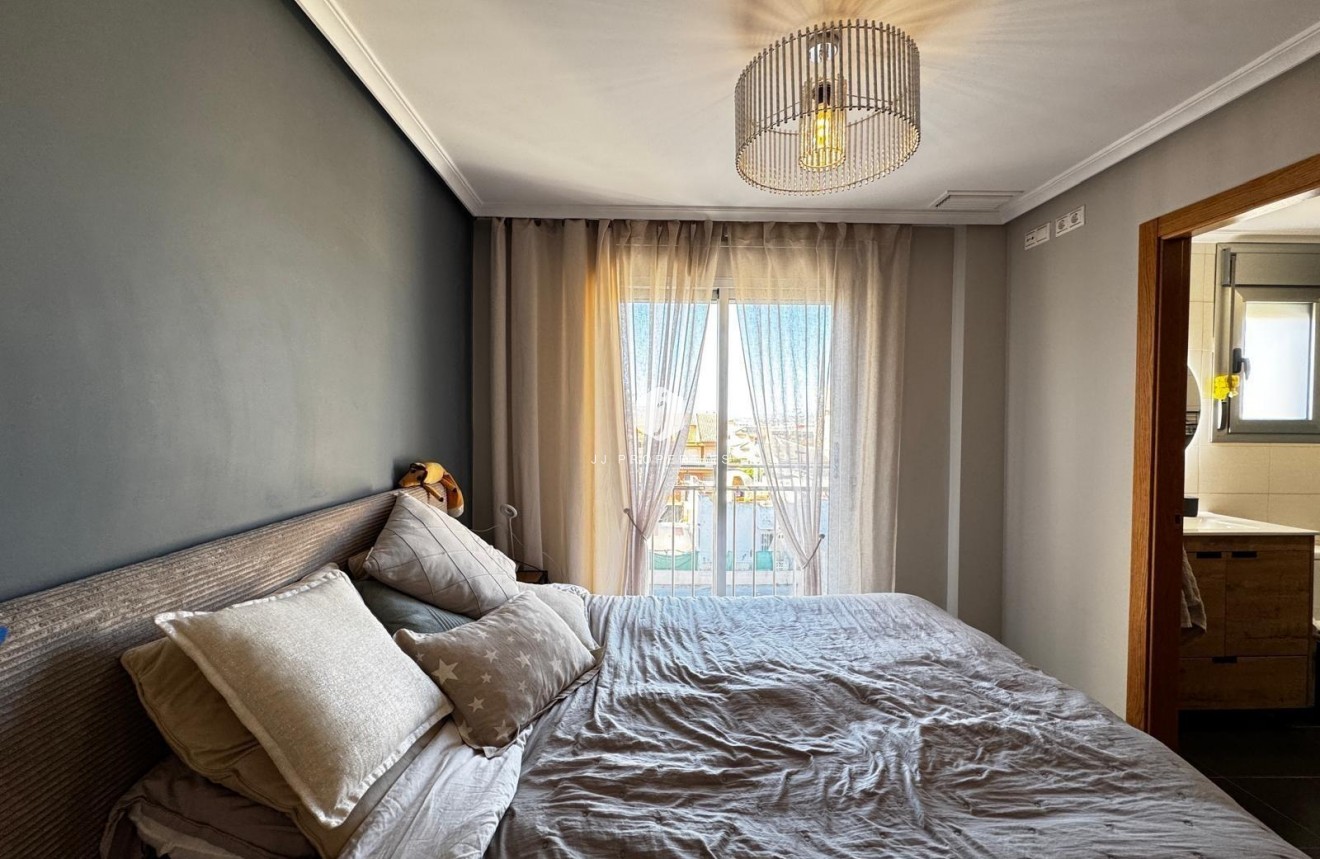 Resale - Apartment / flat -
Torrevieja - Playa del Cura