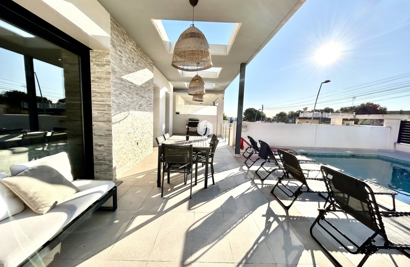 Resale - Villa -
Los Balcones - Costa Blanca