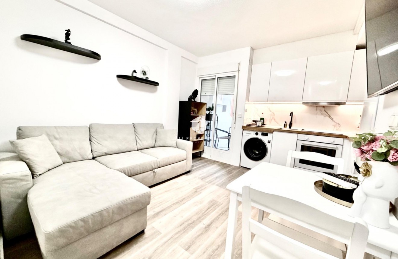 Resale - Apartment / flat -
Torrevieja - La Mata Pueblo