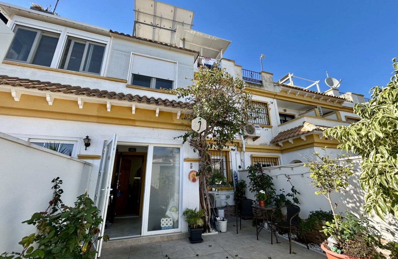 D'occasion - Chalet -
Torrevieja - Costa Blanca