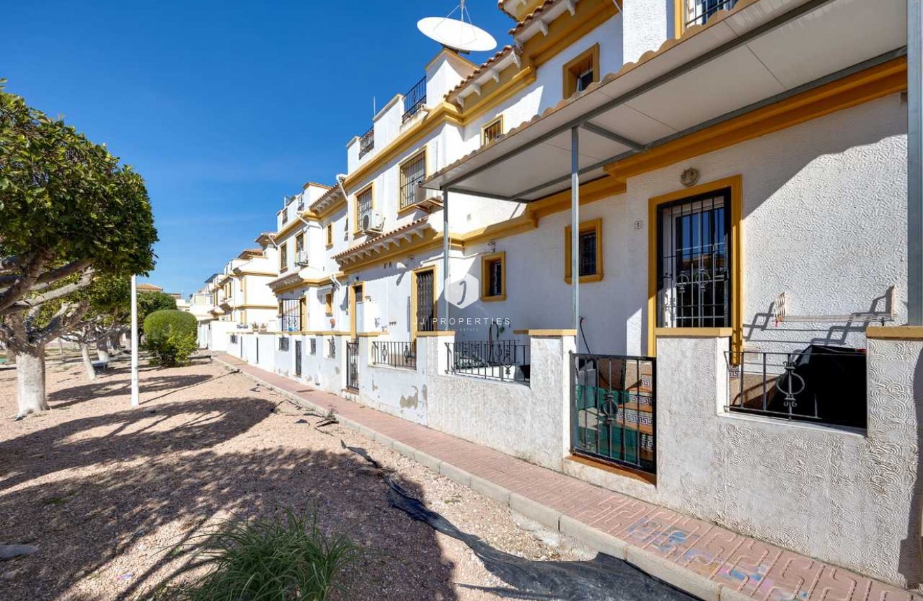 D'occasion - Chalet -
Torrevieja - Costa Blanca