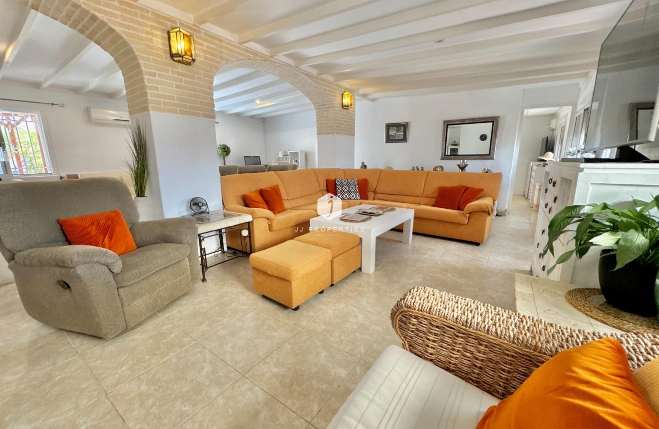 Resale - Villa -
Dolores - Comunidad Valenciana