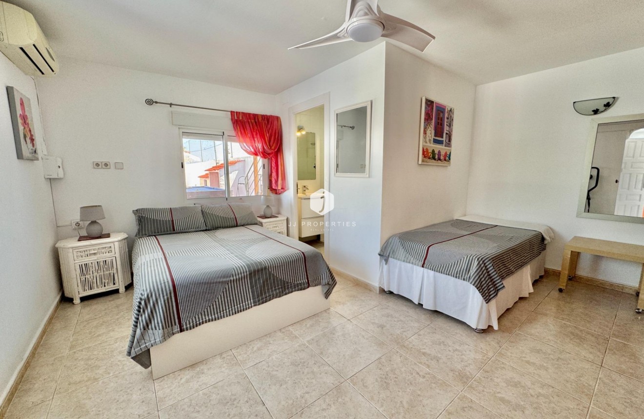 Resale - Villa -
Dolores - Comunidad Valenciana