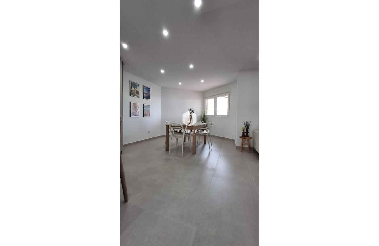 Z drugiej ręki - Mieszkanie w bloku -
Torrevieja - Acequion