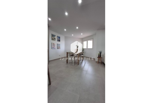 Z drugiej ręki - Mieszkanie w bloku -
Torrevieja - Acequion