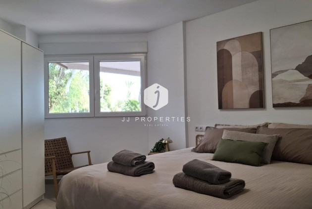 Z drugiej ręki - Mieszkanie w bloku -
Torrevieja - Acequion