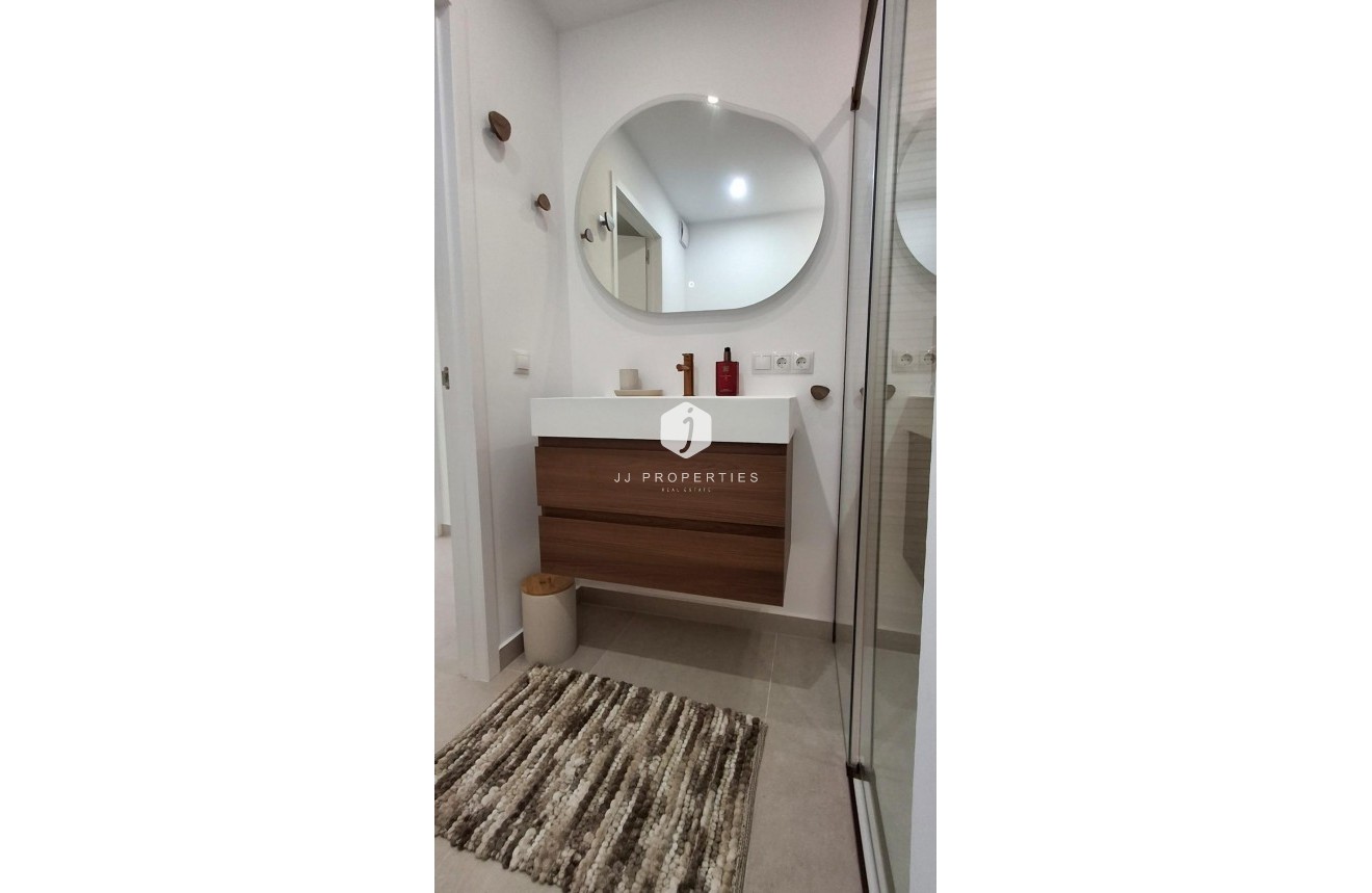 Z drugiej ręki - Mieszkanie w bloku -
Torrevieja - Acequion