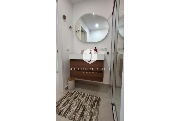 Z drugiej ręki - Mieszkanie w bloku -
Torrevieja - Acequion