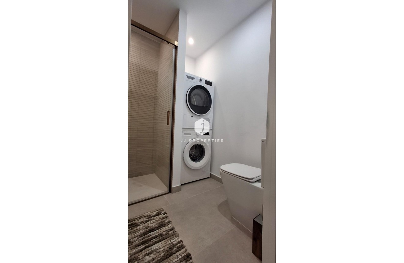 Z drugiej ręki - Mieszkanie w bloku -
Torrevieja - Acequion