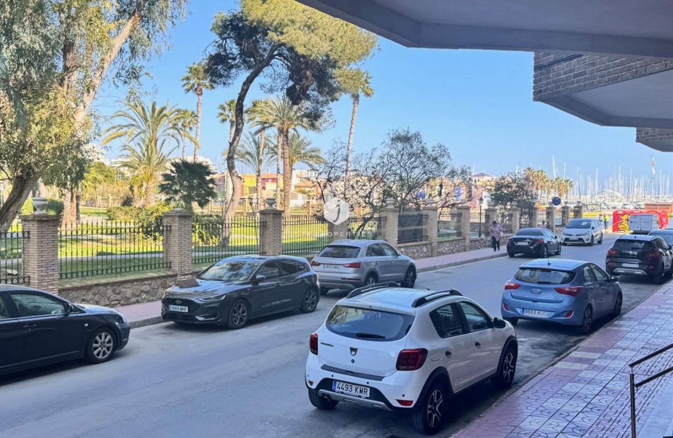 Z drugiej ręki - Mieszkanie w bloku -
Torrevieja - Acequion