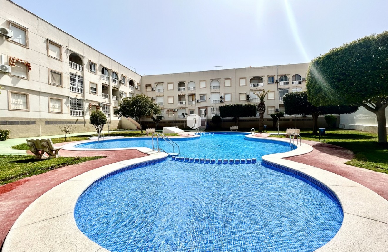 Z drugiej ręki - Mieszkanie w bloku -
Torrevieja - Costa Blanca
