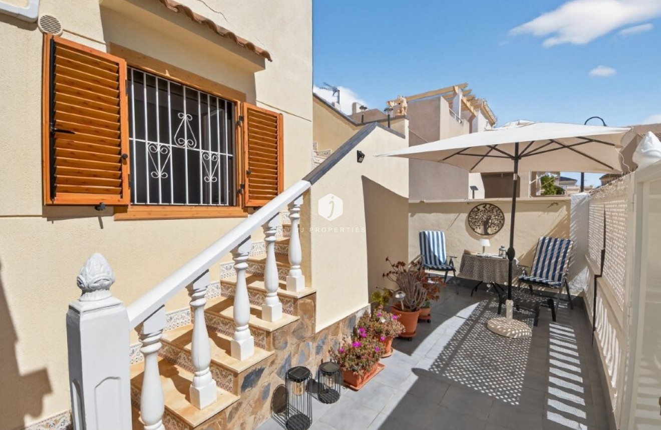 Resale - Chalet -
Playa Flamenca - Serena III