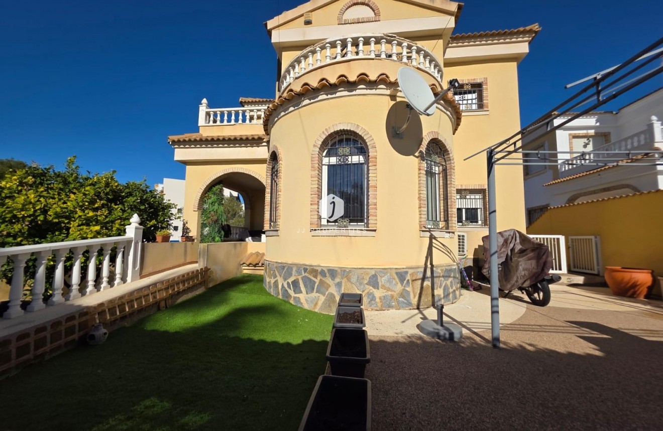 D'occasion - Villa -
Orihuela Costa - Villamartín-las Filipinas