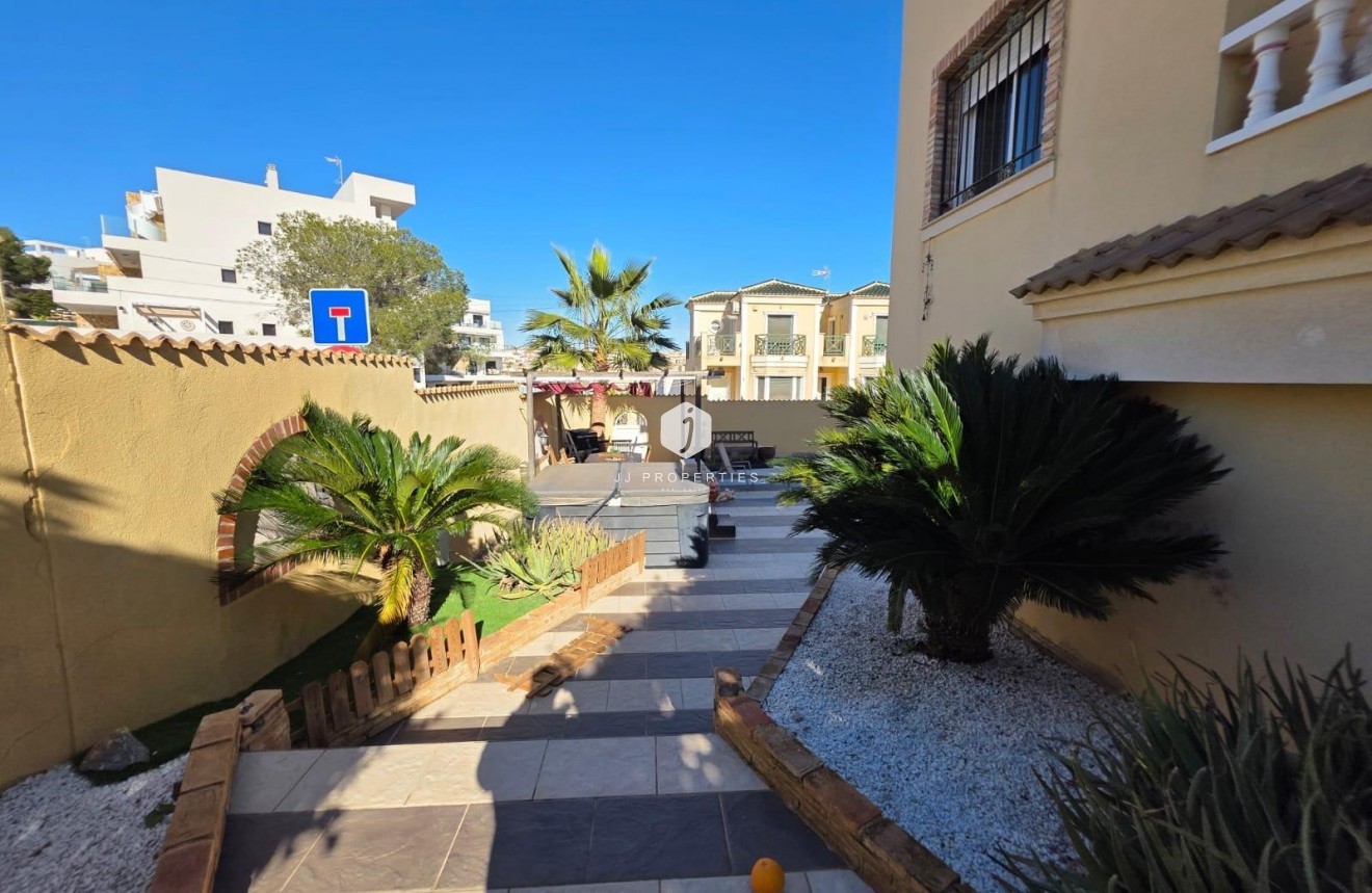 D'occasion - Villa -
Orihuela Costa - Villamartín-las Filipinas