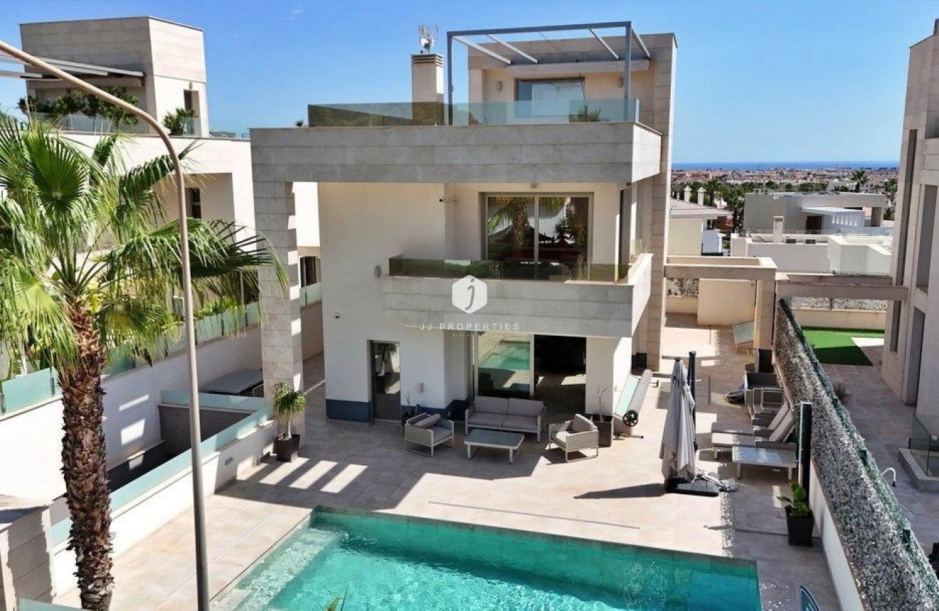 Resale - Villa -
Orihuela Costa - Villamartín