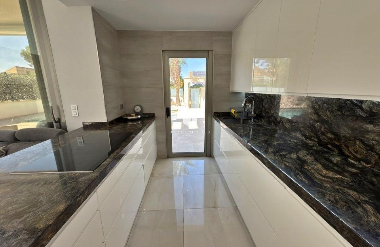Resale - Villa -
Orihuela Costa - Villamartín