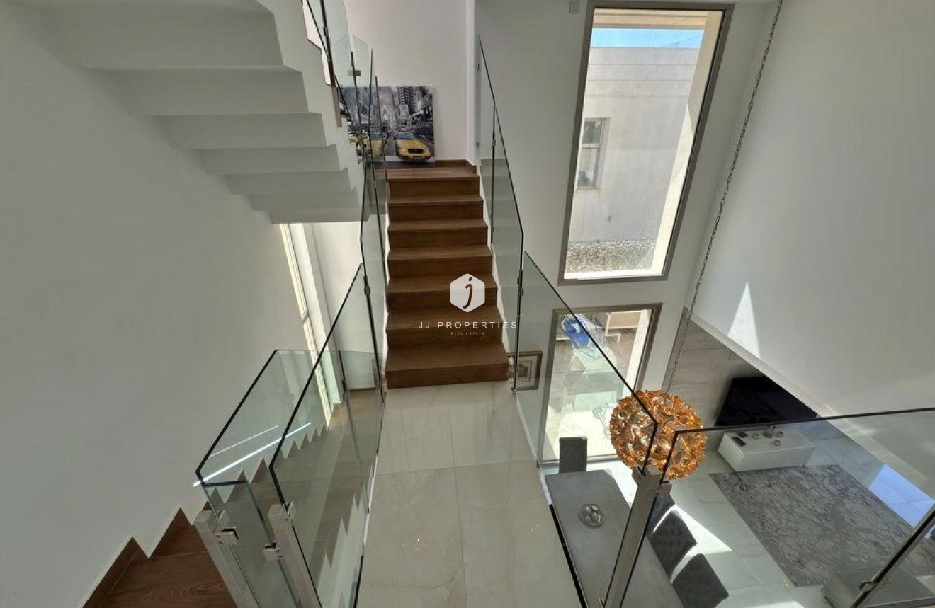 Resale - Villa -
Orihuela Costa - Villamartín